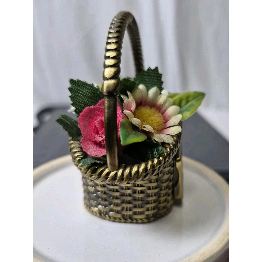 Vintage Waterbury Clock Co Timex Mini Flower Basket Clock Quartz Brass Figurine